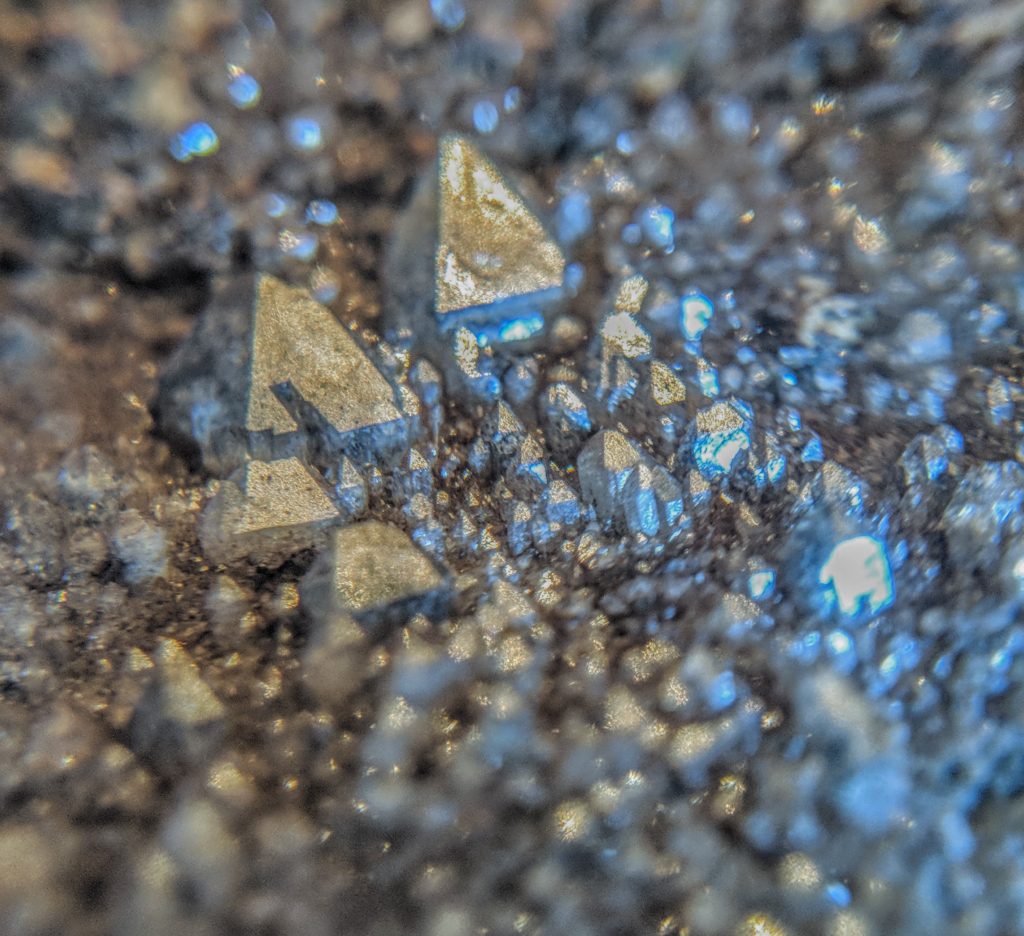 Leo Pocket micro crystals