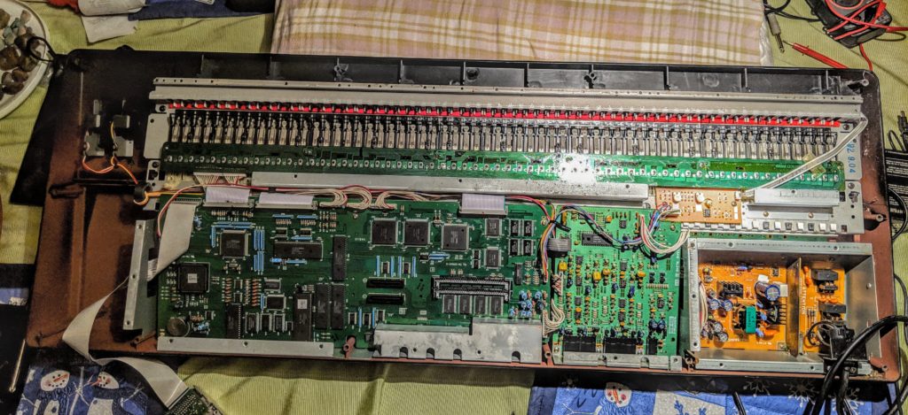 Full view of inner circuitry of the Yamaha SY-85.